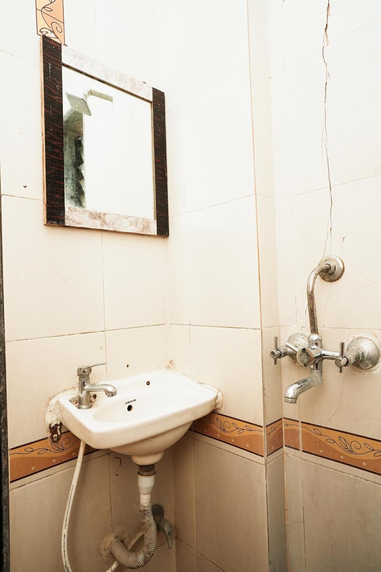 Hotel Della Comfort Near Ambreshwar Shiv Mandir, Ambernath Amarnāth Extérieur photo